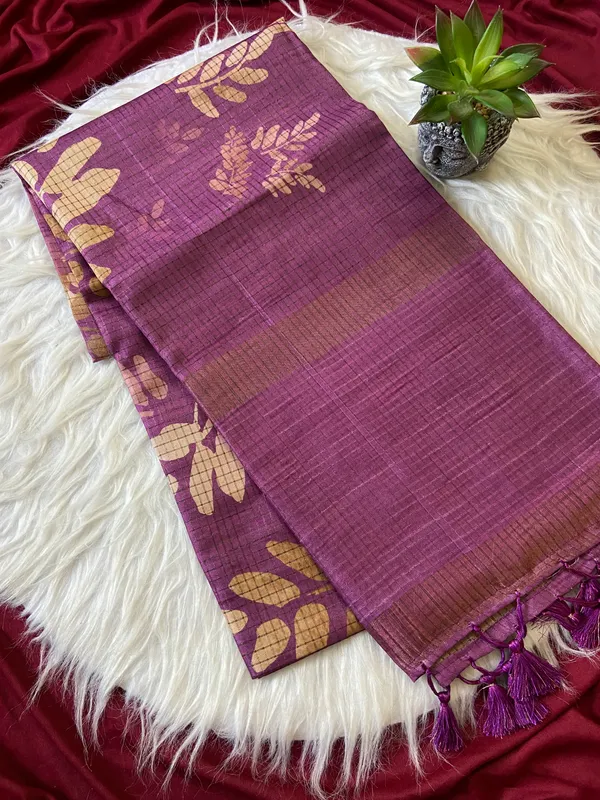 Soft_Tussar_Silk_sarees_with_Beautiful_Batik_Style_Digital_Print_With_Attractive_Checks_Design_Saree_And_Digital_Print_Blouse_With_Tassels