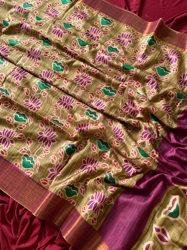 Soft_Tussar_Silk_sarees_with_Beautiful_Style_Of_Kalamkari_Digital_Print_With_Attractive_Border_And_Contrast_Print_Blouse_With_Tassels