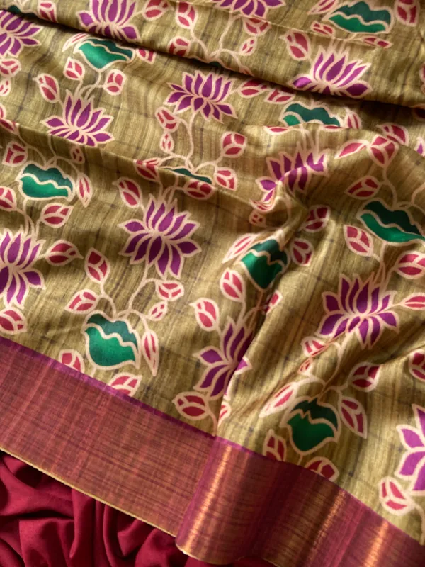 Soft_Tussar_Silk_sarees_with_Beautiful_Style_Of_Kalamkari_Digital_Print_With_Attractive_Border_And_Contrast_Print_Blouse_With_Tassels