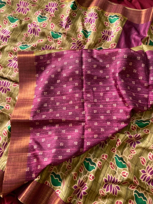 Soft_Tussar_Silk_sarees_with_Beautiful_Style_Of_Kalamkari_Digital_Print_With_Attractive_Border_And_Contrast_Print_Blouse_With_Tassels