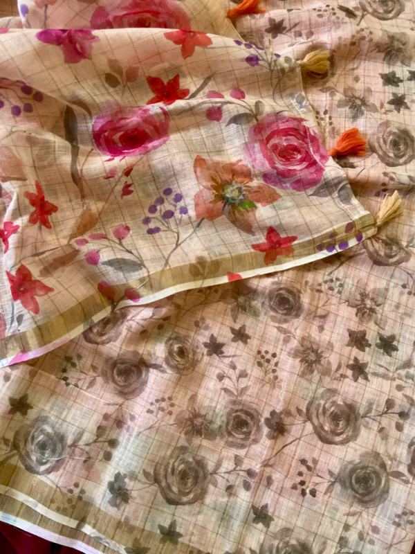 Soft_Premium_Linen_sarees_with_Beautiful_Print_With_Attractive_Checks_Design_Saree_With_Gold_Zari_Border_And_Print_Blouse_With_Tassels