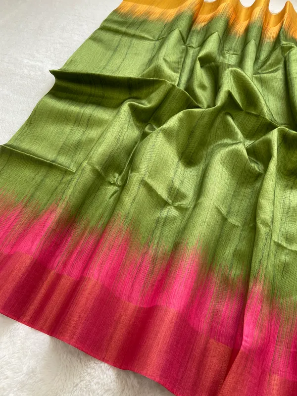 Soft_Tussar_Silk_sarees_with_Beautiful_Print_With_Attractive_Pallu_And_Contrast_Print_Blouse_With_Tassels