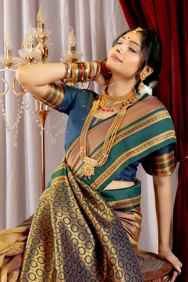 Narayana_Pattu_Narayanpet_Silk_sarees_with_Beautiful_Booti_in_Contrast_Green-Khaki_Shades_With_Attractive_Weaving_Gold_Zari_Design_And_Contrast_Blouse_With_Tassels