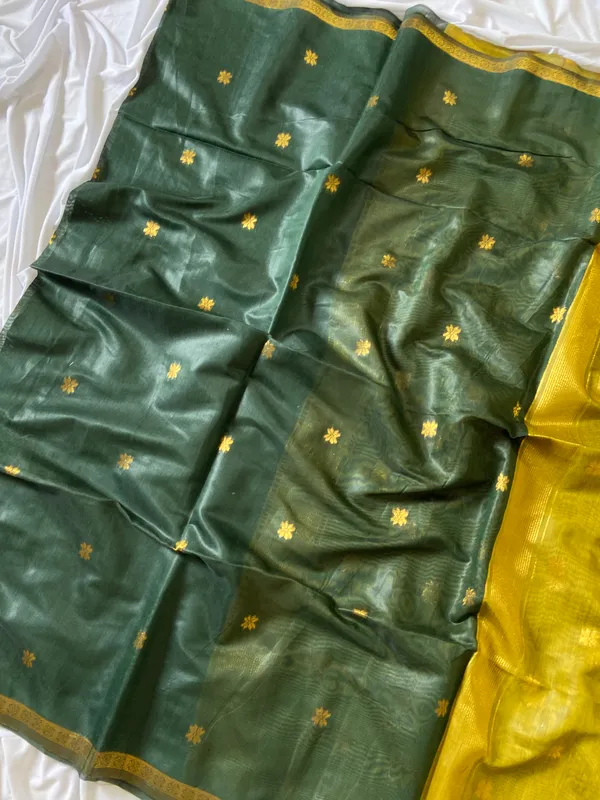 Original_Maheswari_Cotton_Silk_sarees_with_Beautiful_Kanchipuram_Rich_Gold-Toned_Woven_Butti_Zari_Work_With_Attractive_Zari_Border_And_Contrast_Blouse_With_Tassels