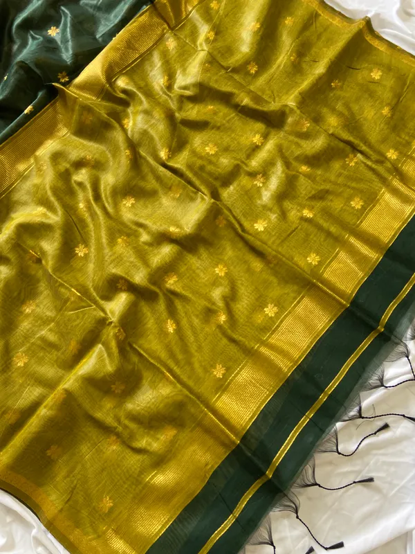 Original_Maheswari_Cotton_Silk_sarees_with_Beautiful_Kanchipuram_Rich_Gold-Toned_Woven_Butti_Zari_Work_With_Attractive_Zari_Border_And_Contrast_Blouse_With_Tassels