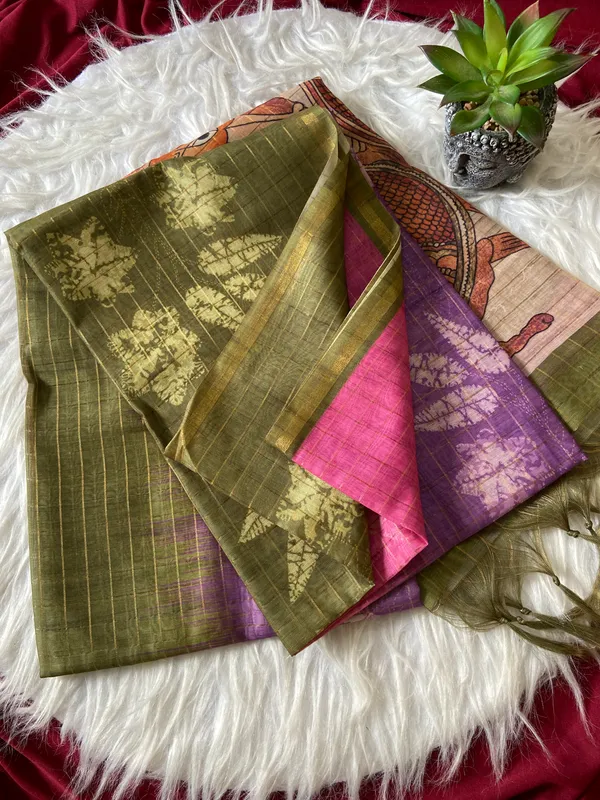 Soft_Tussar_Silk_sarees_with_Beautiful_Style_Of_Kalamkari_Digital_Print_With_Attractive_Border_And_Contrast_Print_Blouse_With_Tassels