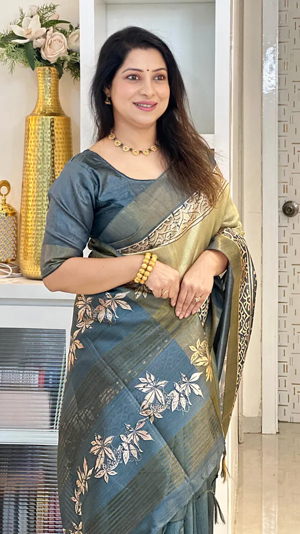 Soft_Tussar_Silk_sarees_with_Beautiful_Print_With_Attractive_Pallu_And_Contrast_Print_Blouse_With_Tassels