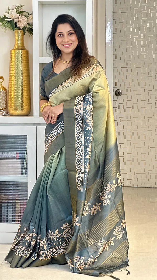 Soft_Tussar_Silk_sarees_with_Beautiful_Print_With_Attractive_Pallu_And_Contrast_Print_Blouse_With_Tassels