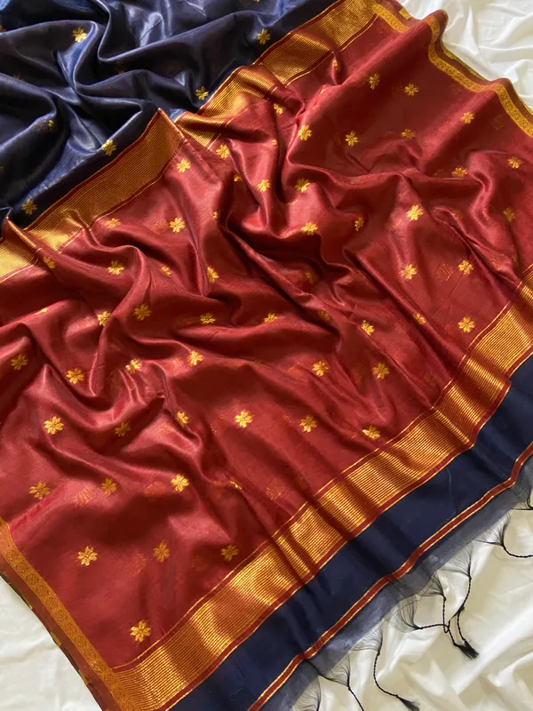 Original_Maheswari_Cotton_Silk_sarees_with_Beautiful_Kanchipuram_Rich_Gold-Toned_Woven_Butti_Zari_Work_With_Attractive_Zari_Border_And_Contrast_Blouse_With_Tassels