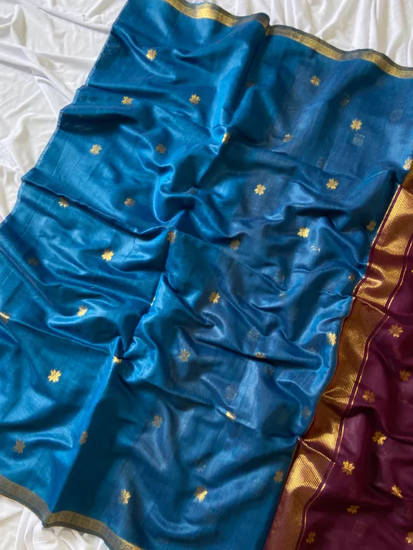 Original_Maheswari_Cotton_Silk_sarees_with_Beautiful_Kanchipuram_Rich_Gold-Toned_Woven_Butti_Zari_Work_With_Attractive_Zari_Border_And_Contrast_Blouse_With_Tassels