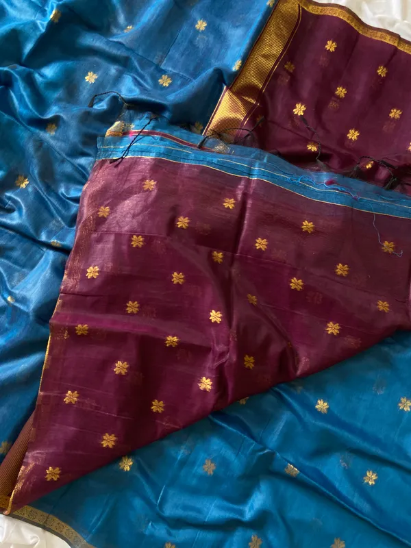 Original_Maheswari_Cotton_Silk_sarees_with_Beautiful_Kanchipuram_Rich_Gold-Toned_Woven_Butti_Zari_Work_With_Attractive_Zari_Border_And_Contrast_Blouse_With_Tassels