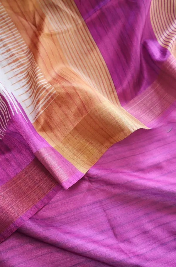 Soft_Tussar_Silk_sarees_with_Beautiful_Print_With_Attractive_Pallu_And_Contrast_Print_Blouse_With_Tassels