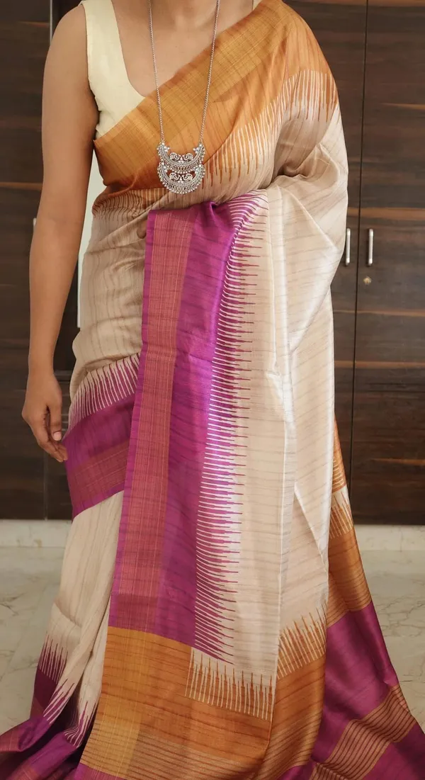Soft_Tussar_Silk_sarees_with_Beautiful_Print_With_Attractive_Pallu_And_Contrast_Print_Blouse_With_Tassels