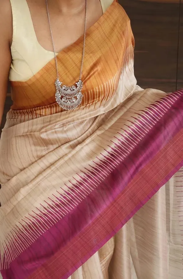 Soft_Tussar_Silk_sarees_with_Beautiful_Print_With_Attractive_Pallu_And_Contrast_Print_Blouse_With_Tassels