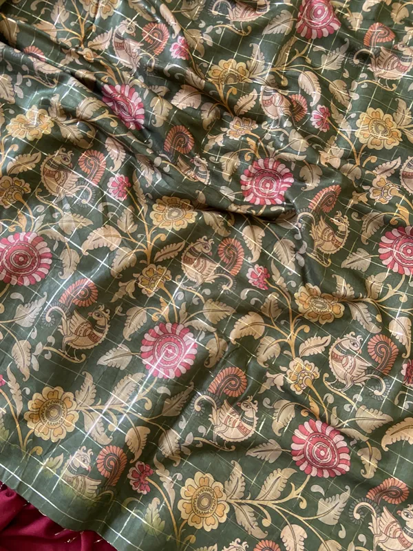 Soft_Semi_Tussar_Silk_sarees_with_Beautiful_Digital_Print_With_Attractive_Border_And_Contrast_Print_Blouse_With_Tassels