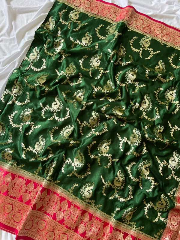 Banarasi_Pure_Satin_Silk_sarees_with_Beautiful_Peacock_in_Contrast_Pink-Green_Shades_With_Attractive_Weaving_Gold_Zari_Design_And_Contrast_Blouse_With_Tassels