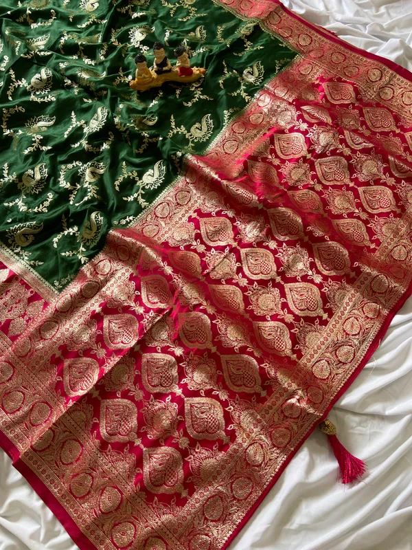 Banarasi_Pure_Satin_Silk_sarees_with_Beautiful_Peacock_in_Contrast_Pink-Green_Shades_With_Attractive_Weaving_Gold_Zari_Design_And_Contrast_Blouse_With_Tassels