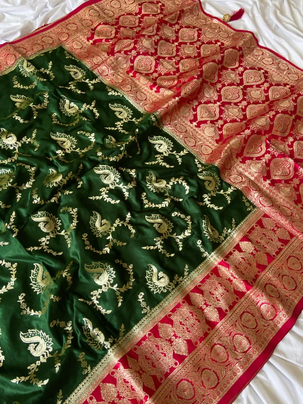 Banarasi_Pure_Satin_Silk_sarees_with_Beautiful_Peacock_in_Contrast_Pink-Green_Shades_With_Attractive_Weaving_Gold_Zari_Design_And_Contrast_Blouse_With_Tassels