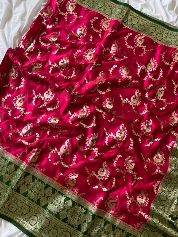 Banarasi_Pure_Satin_Silk_sarees_with_Beautiful_Peacock_in_Contrast_Green-Pink_Shades_With_Attractive_Weaving_Gold_Zari_Design_And_Contrast_Blouse_With_Tassels
