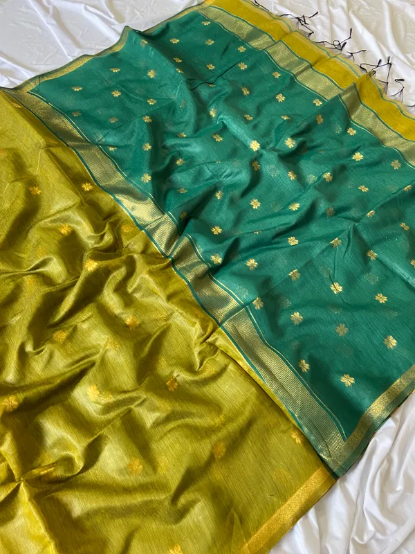 Original_Maheswari_Cotton_Silk_sarees_with_Beautiful_Kanchipuram_Rich_Gold-Toned_Woven_Butti_Zari_Work_With_Attractive_Zari_Border_And_Contrast_Blouse_With_Tassels