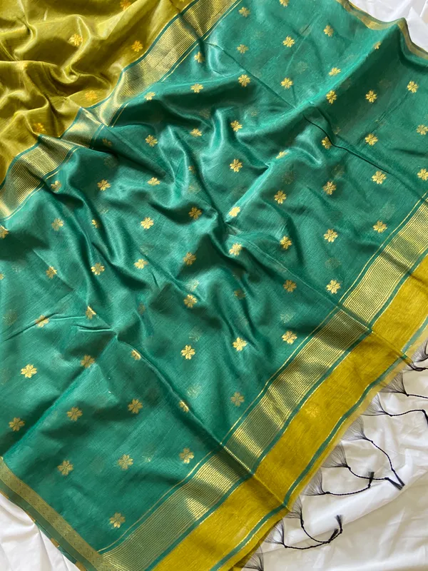Original_Maheswari_Cotton_Silk_sarees_with_Beautiful_Kanchipuram_Rich_Gold-Toned_Woven_Butti_Zari_Work_With_Attractive_Zari_Border_And_Contrast_Blouse_With_Tassels