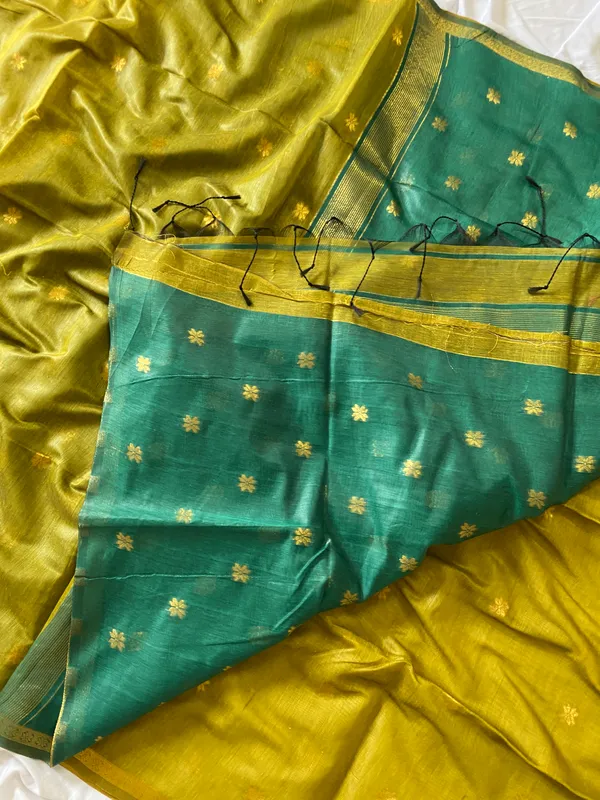 Original_Maheswari_Cotton_Silk_sarees_with_Beautiful_Kanchipuram_Rich_Gold-Toned_Woven_Butti_Zari_Work_With_Attractive_Zari_Border_And_Contrast_Blouse_With_Tassels