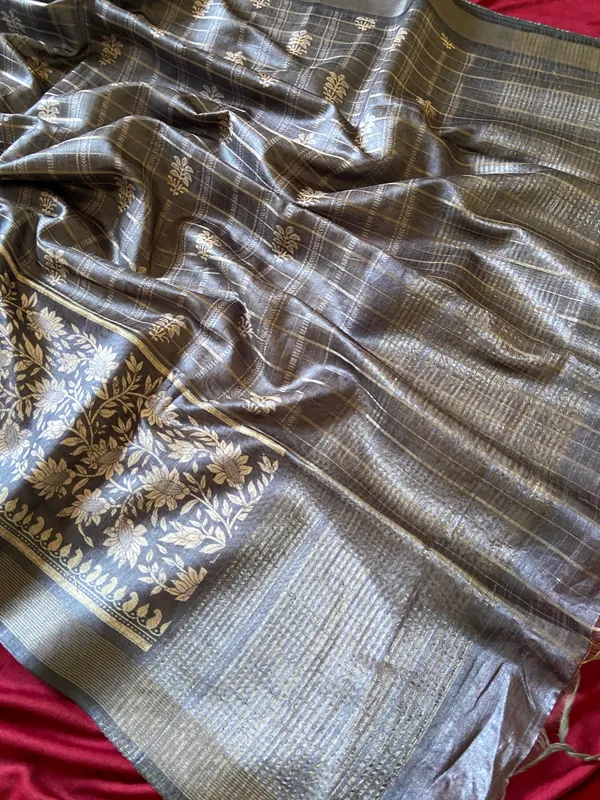 Soft_Semi_Tussar_Silk_sarees_with_Beautiful_Digital_Print_With_Attractive_Border_And_Contrast_Print_Blouse_With_Tassels