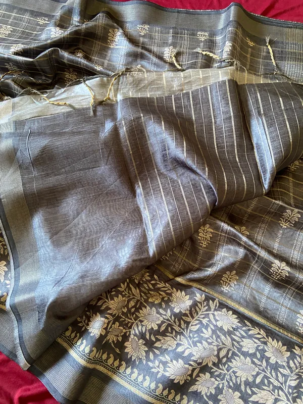 Soft_Semi_Tussar_Silk_sarees_with_Beautiful_Digital_Print_With_Attractive_Border_And_Contrast_Print_Blouse_With_Tassels