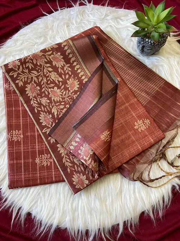 Soft_Semi_Tussar_Silk_sarees_with_Beautiful_Digital_Print_With_Attractive_Border_And_Contrast_Print_Blouse_With_Tassels