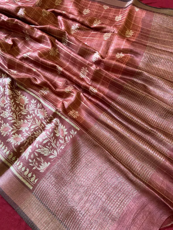 Soft_Semi_Tussar_Silk_sarees_with_Beautiful_Digital_Print_With_Attractive_Border_And_Contrast_Print_Blouse_With_Tassels
