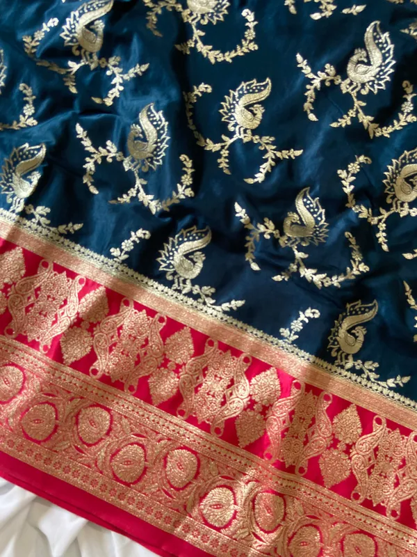 Banarasi_Pure_Satin_Silk_sarees_with_Beautiful_Peacock_in_Contrast_Pink-Blue_Shades_With_Attractive_Weaving_Gold_Zari_Design_And_Contrast_Blouse_With_Tassels