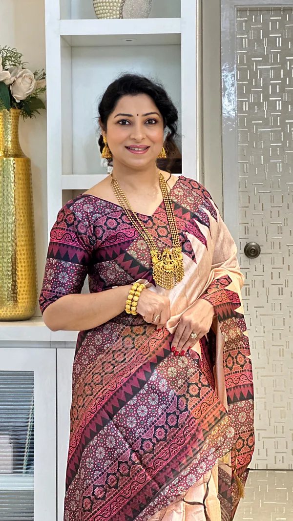 Soft_Tussar_Silk_sarees_with_Beautiful_Print_With_Attractive_Pallu_And_Contrast_Print_Blouse_With_Tassels