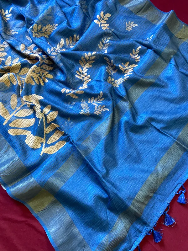 Soft_Tussar_Silk_sarees_with_Beautiful_Batik_Style_Digital_Print_With_Attractive_Checks_Design_Saree_And_Digital_Print_Blouse_With_Tassels