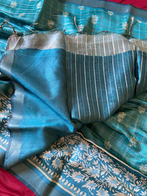 Soft_Semi_Tussar_Silk_sarees_with_Beautiful_Digital_Print_With_Attractive_Border_And_Contrast_Print_Blouse_With_Tassels