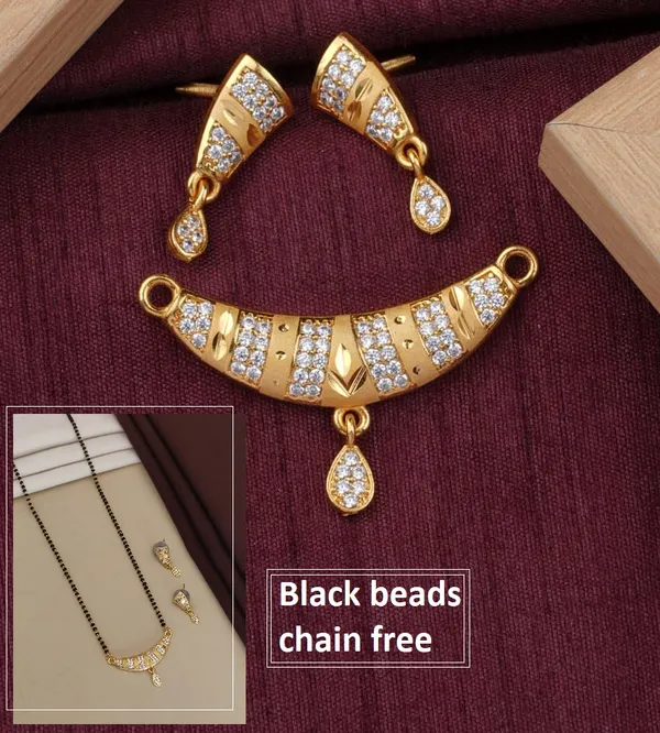 Elegant_Floral_Design_Micro_Gold_Plated_And_Pendant_Set
