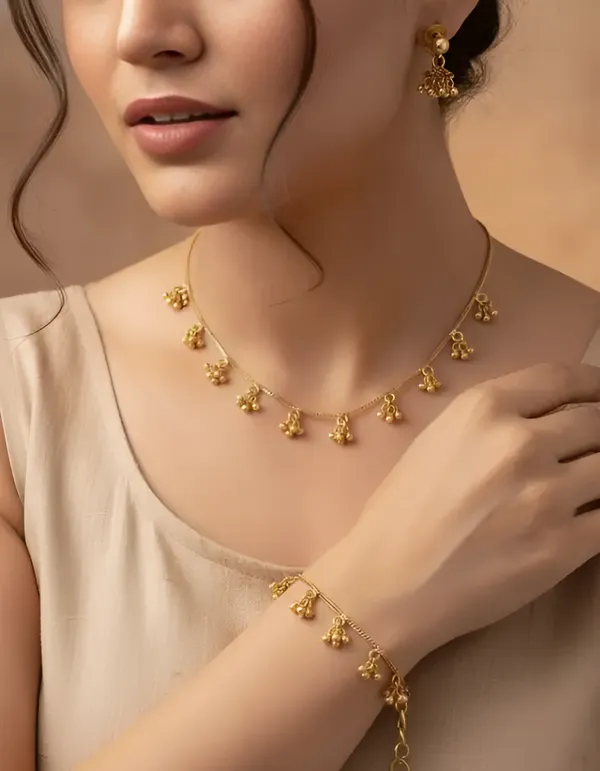 Anushka_Minimal_Gold_Charm_Set_with_Earring