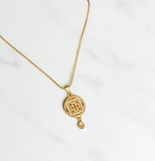 Traditional_Gold_Plated_Square_Floral_Pendant_Set