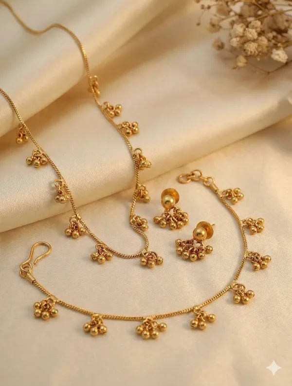 Anushka_Minimal_Gold_Charm_Set_with_earring