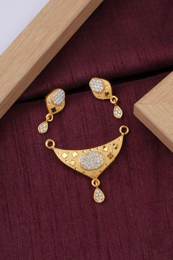 Designer_Micro_Gold_Plated_AD_Diamond_Studded_Pendant_Set_with_Earrings