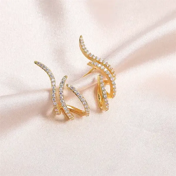 Elegant_Crystal_Flame_Designer_Stud_Earrings
