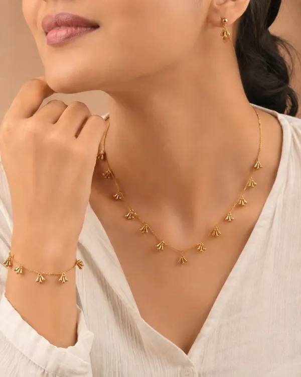 Elegant_Floral_Charm_Brass_Necklace_&_Earring_Combo