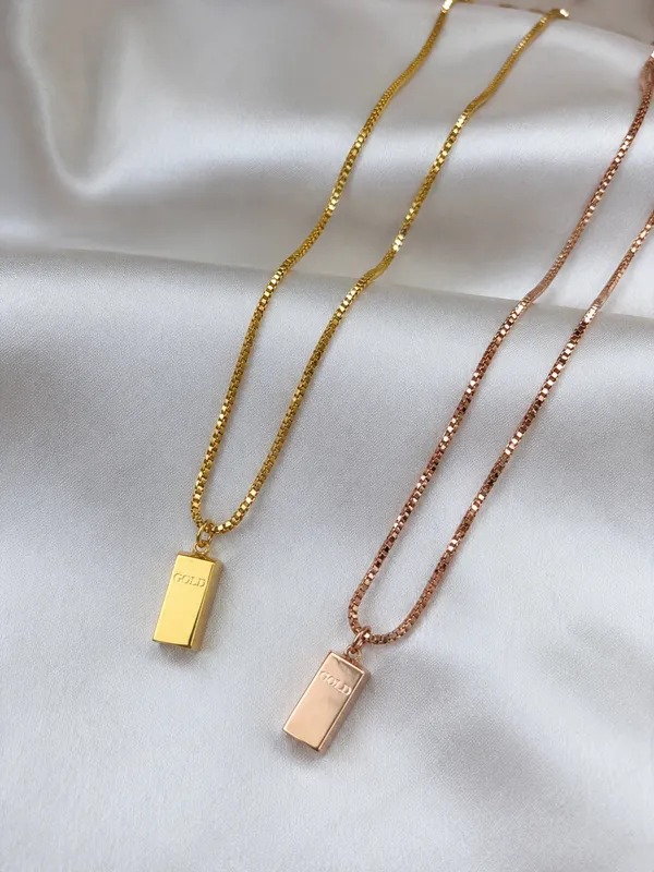 Elegant_Gold_Bar_Pendant_Chain_–_Gold_&_Rose_Gold_Finish