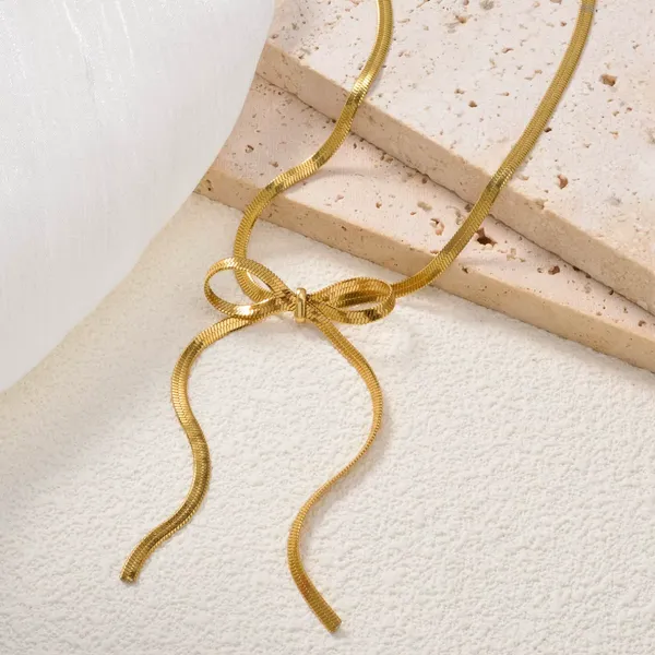Elegant_Gold_Bow_Pendant_Necklace