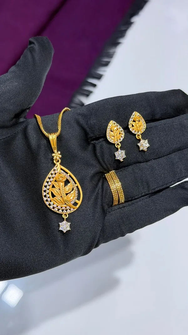 Elegant_Gold_Leaf_Pendant_Necklace_&_Earrings_Set