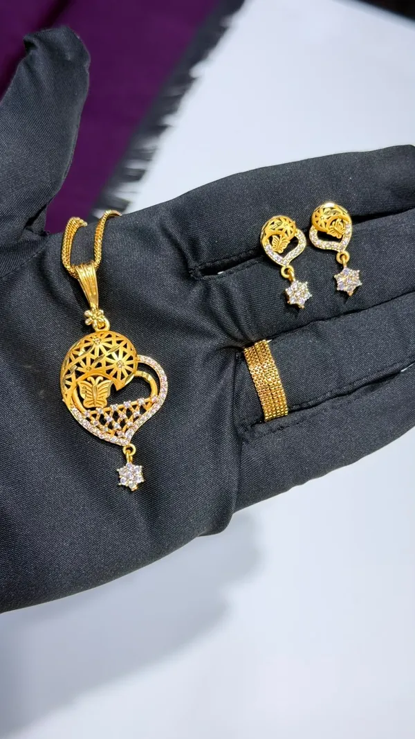 Elegant_Gold-Plated_Heart_Pendant_Necklace_&_Matching_Earrings_Set