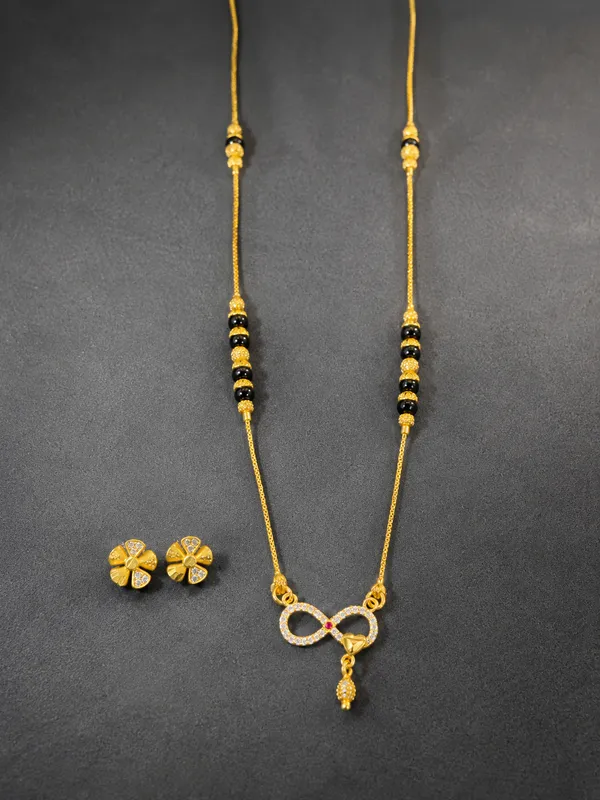 Elegant_Gold_Plated_Infinity_Mangalsutra_with_Diamond_Studded_mangalsutra_for_Women