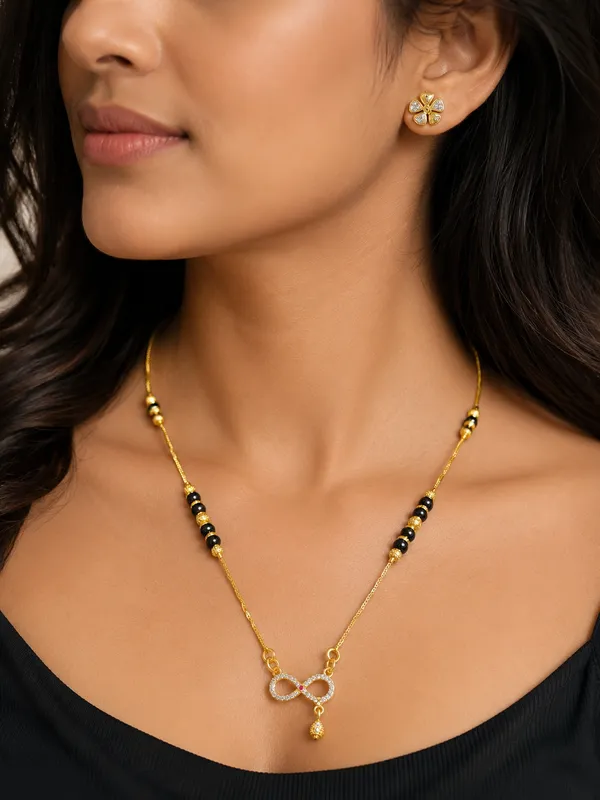 Elegant_Gold_Plated_Infinity_Mangalsutra_with_Diamond_Studded_mangalsutra_for_Women
