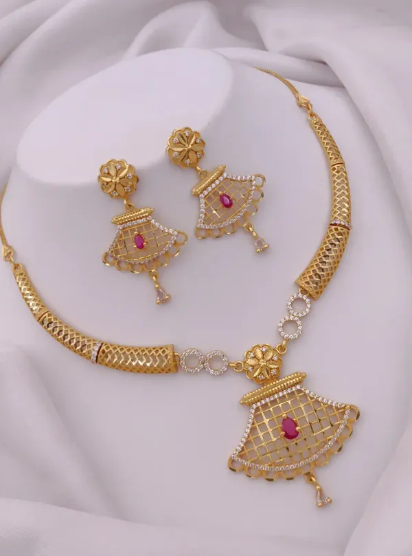 Elegant_Gold-Plated_Ruby_Drop_Pendant_Necklace_Set_with_Traditional_Earrings
