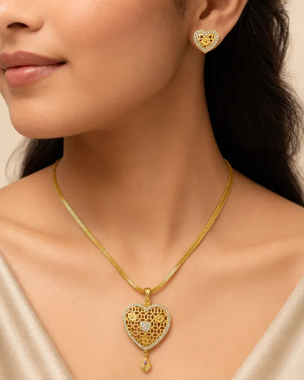 Elegant_Heart_Charm_Gold-Tone_Pendant_Necklace_&_Stud_Earrings_Set