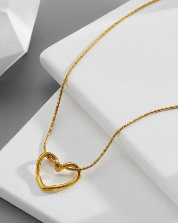Elegant_Heart_Pendant_Gold_Plated_Chain_Necklace_for_Women_–_Stylish_Daily_Wear_Jewelry